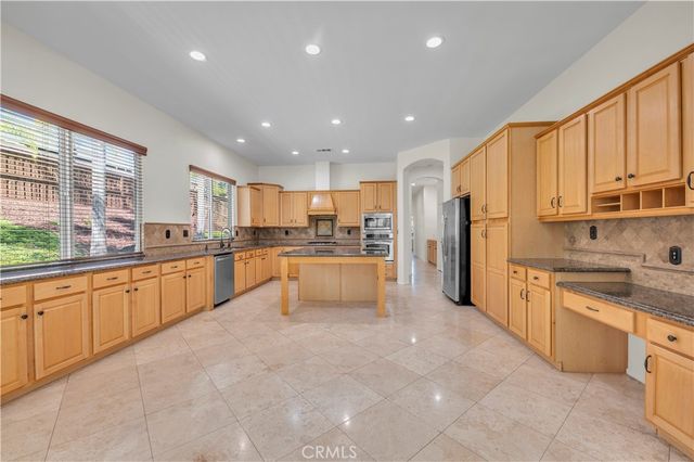 26635 Paddington Court, Murrieta, CA 92563