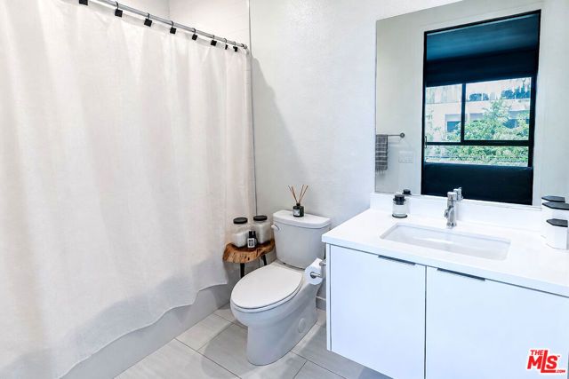 10814 Hortense Street, Los Angeles, CA 91602