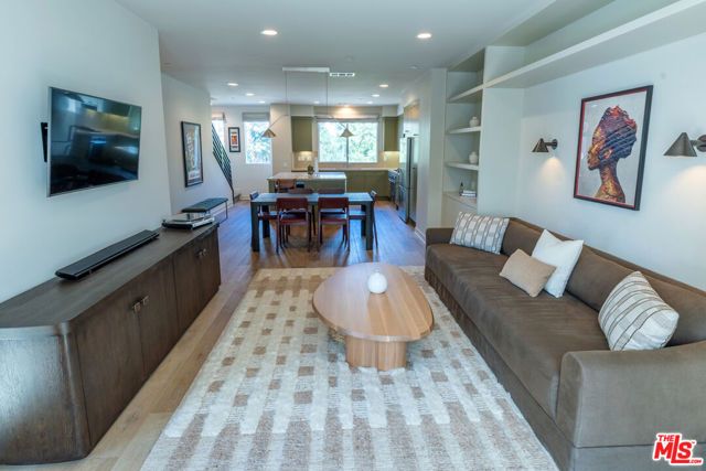 10814 Hortense Street, Los Angeles, CA 91602