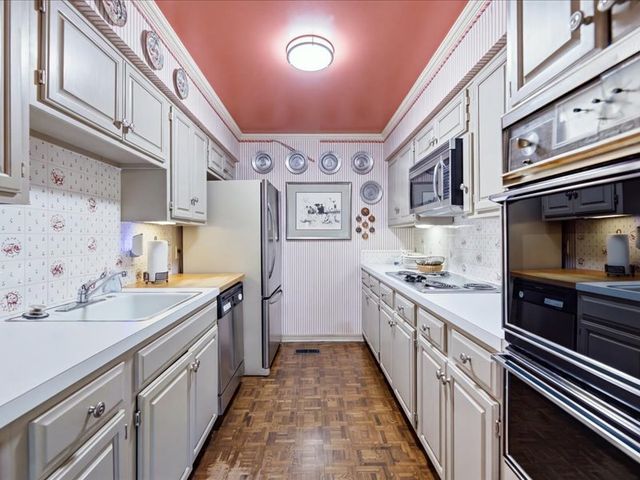 3111 S Quaker Road, Tulsa, OK 74105