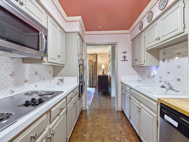 3111 S Quaker Road, Tulsa, OK 74105