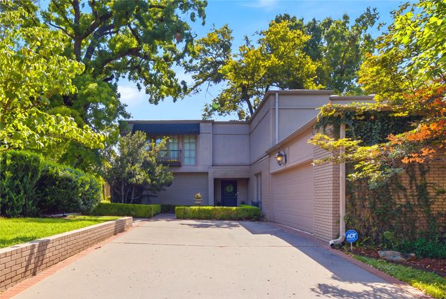 3111 S Quaker Road, Tulsa, OK 74105