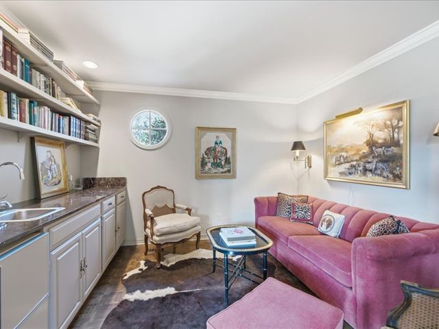 3111 S Quaker Road, Tulsa, OK 74105