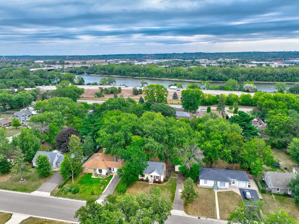 6024 Camden Avenue N, Brooklyn Center, MN 55430 — exterior
