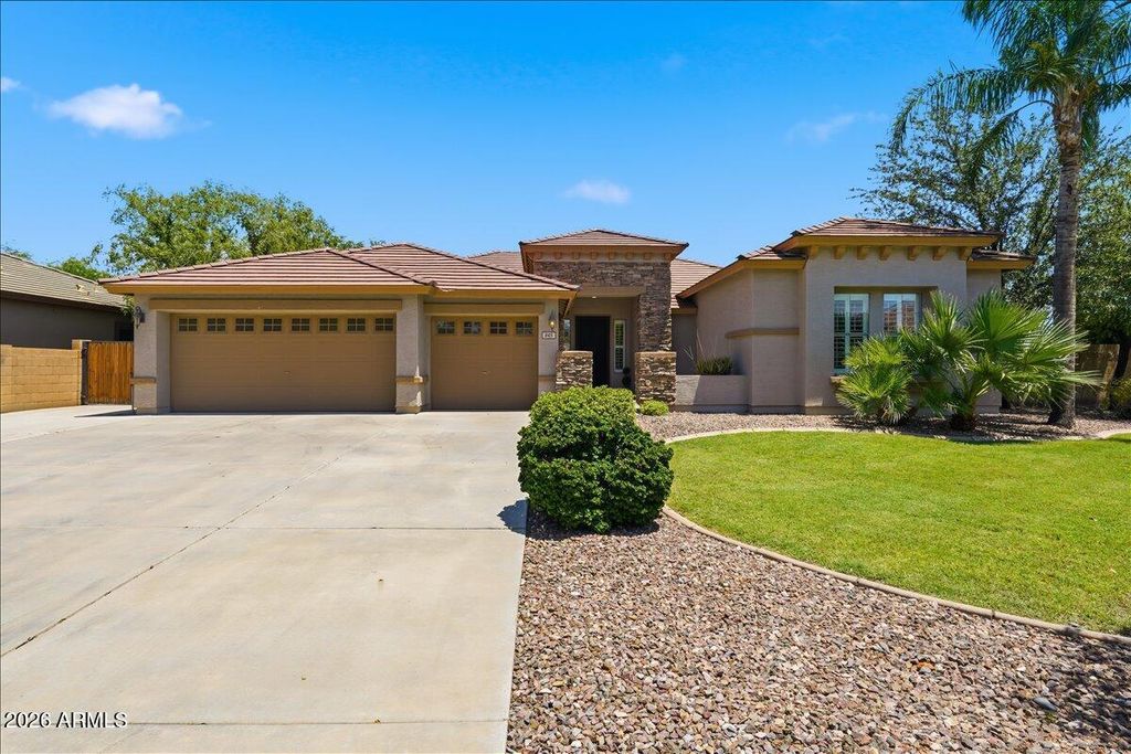 845 N THUNDERBIRD Avenue, Gilbert, AZ 85234 — exterior