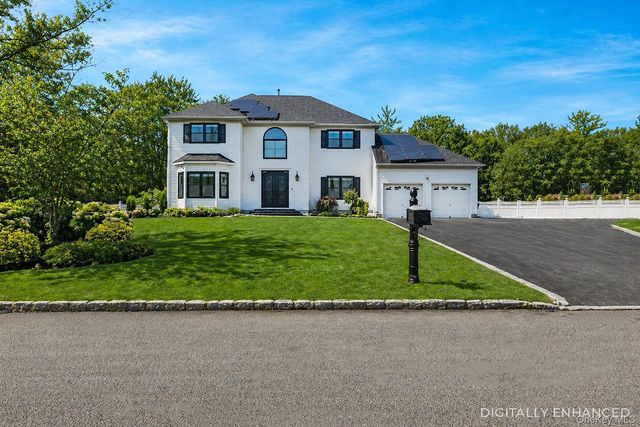 20 Chateau Drive, Manorville, NY 11949