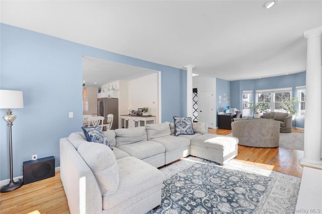 20 Chateau Drive, Manorville, NY 11949