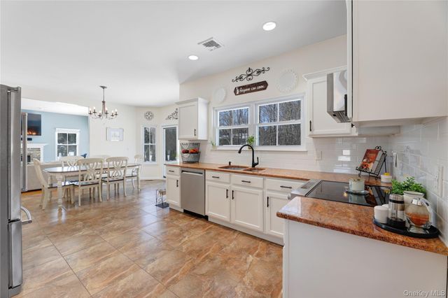 20 Chateau Drive, Manorville, NY 11949