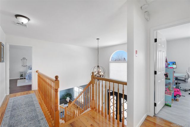 20 Chateau Drive, Manorville, NY 11949