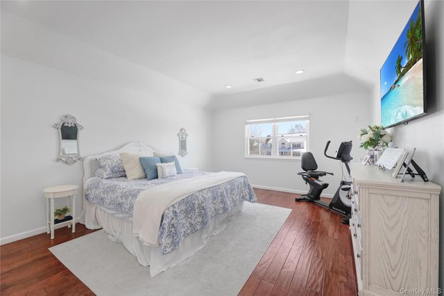 20 Chateau Drive, Manorville, NY 11949