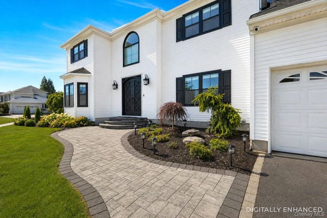20 Chateau Drive, Manorville, NY 11949