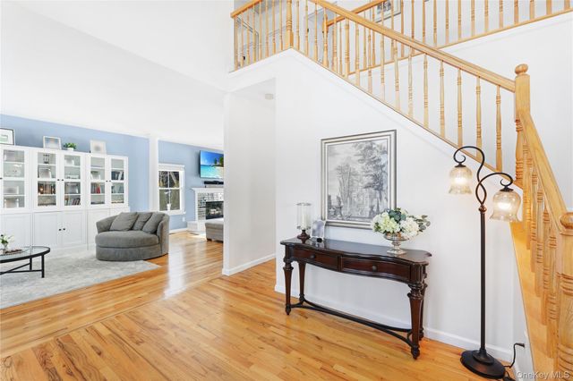 20 Chateau Drive, Manorville, NY 11949