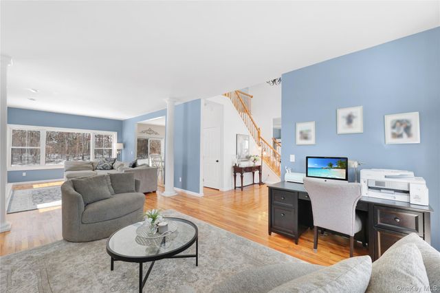 20 Chateau Drive, Manorville, NY 11949