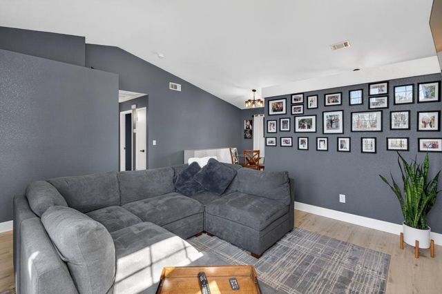 8337 Grand Cru Dr, Sacramento, CA 95829