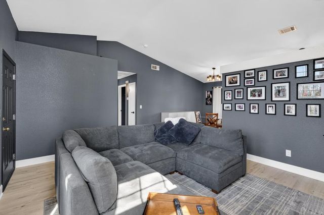 8337 Grand Cru Dr, Sacramento, CA 95829