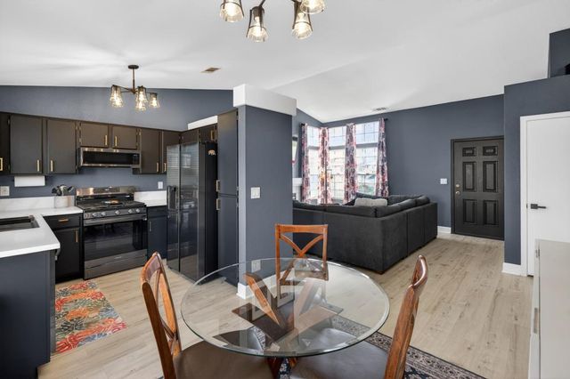 8337 Grand Cru Dr, Sacramento, CA 95829