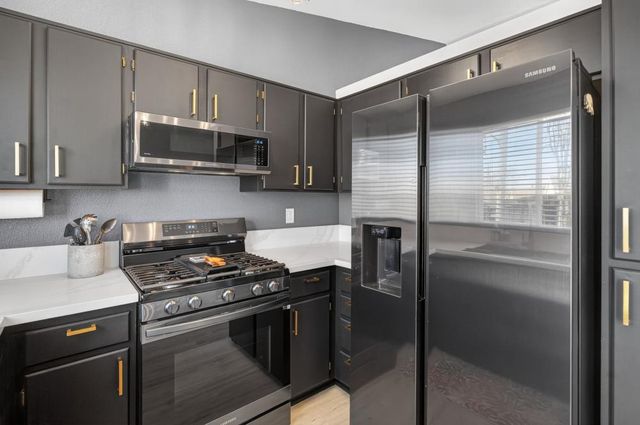 8337 Grand Cru Dr, Sacramento, CA 95829