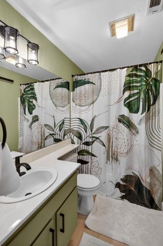 8337 Grand Cru Dr, Sacramento, CA 95829