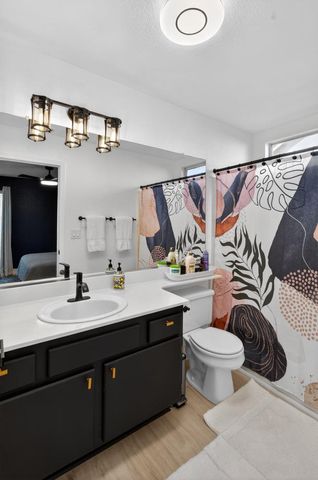 8337 Grand Cru Dr, Sacramento, CA 95829