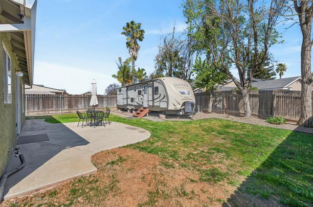 8337 Grand Cru Dr, Sacramento, CA 95829