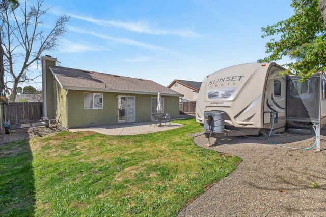 8337 Grand Cru Dr, Sacramento, CA 95829