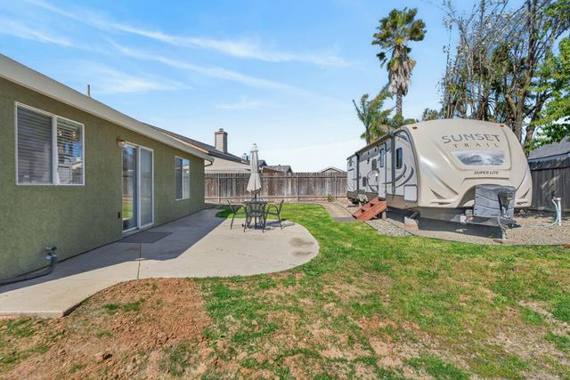 8337 Grand Cru Dr, Sacramento, CA 95829