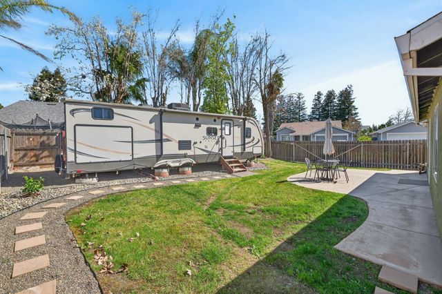 8337 Grand Cru Dr, Sacramento, CA 95829