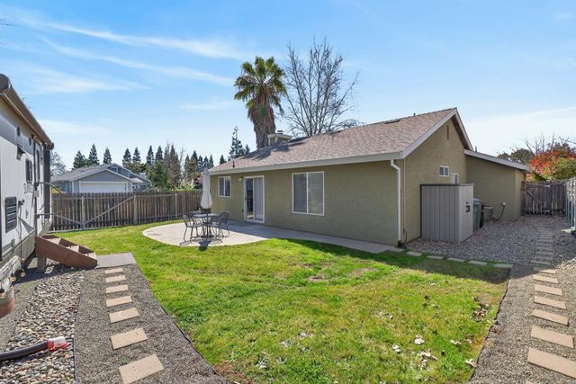 8337 Grand Cru Dr, Sacramento, CA 95829