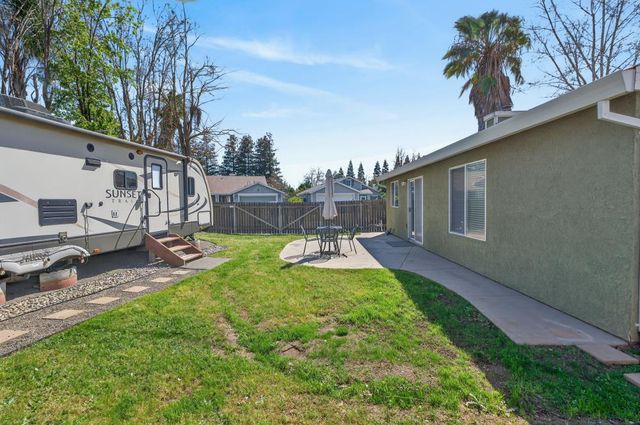 8337 Grand Cru Dr, Sacramento, CA 95829