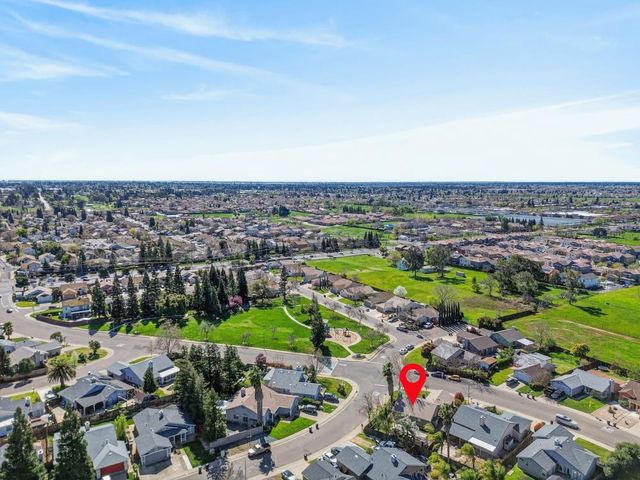 8337 Grand Cru Dr, Sacramento, CA 95829