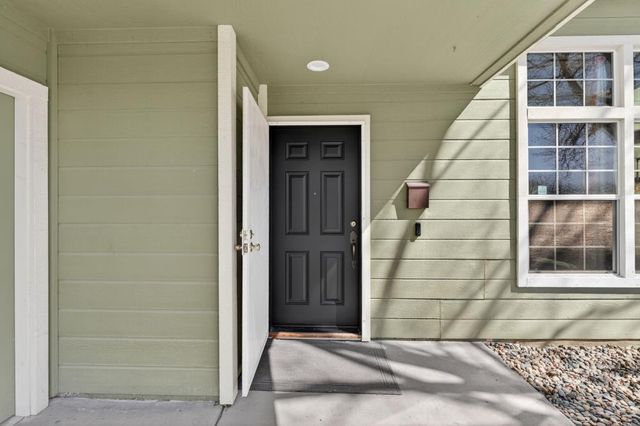 8337 Grand Cru Dr, Sacramento, CA 95829