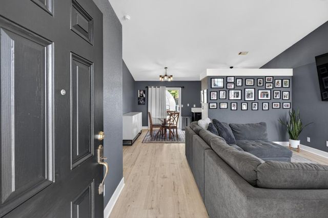 8337 Grand Cru Dr, Sacramento, CA 95829