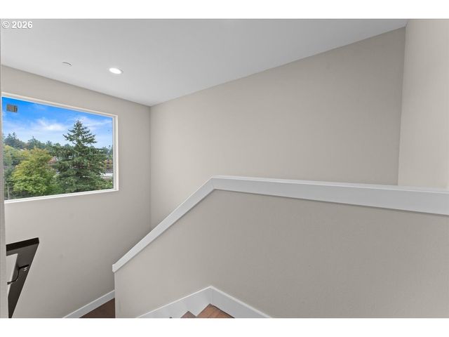 9818 Sw 34th Pl, Portland, OR 97219