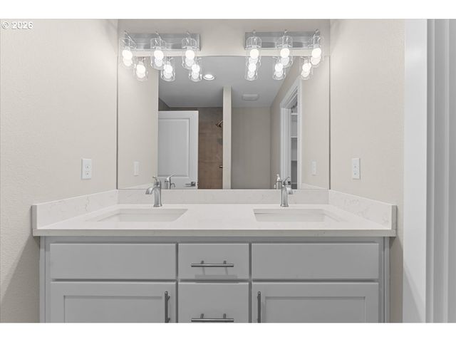 9818 Sw 34th Pl, Portland, OR 97219