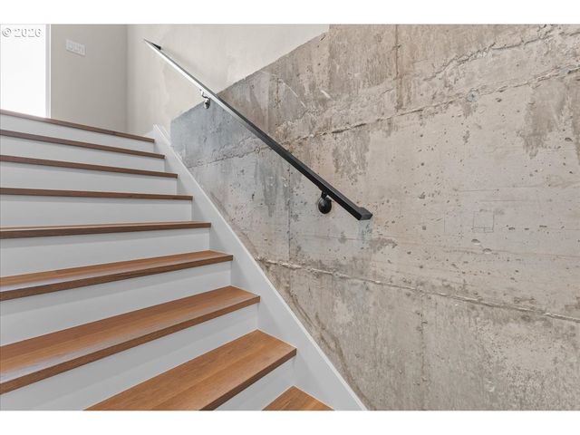 9818 Sw 34th Pl, Portland, OR 97219