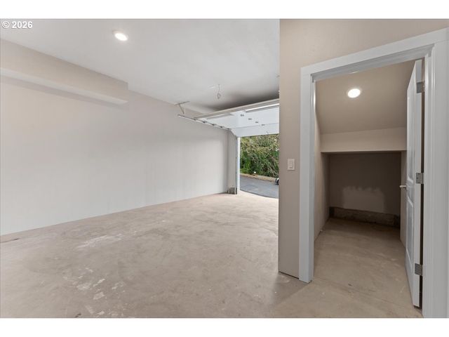 9818 Sw 34th Pl, Portland, OR 97219