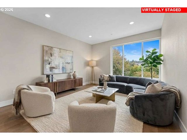 9818 Sw 34th Pl, Portland, OR 97219