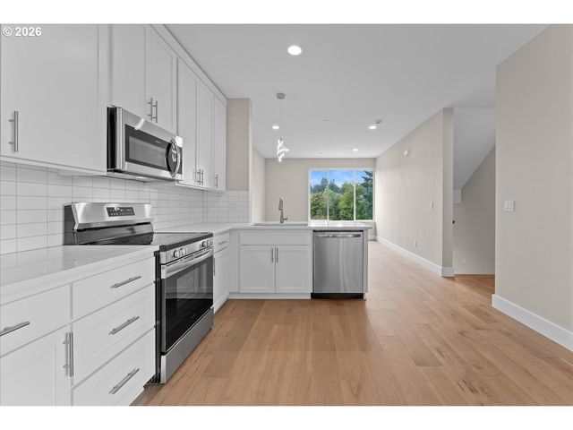 9818 Sw 34th Pl, Portland, OR 97219