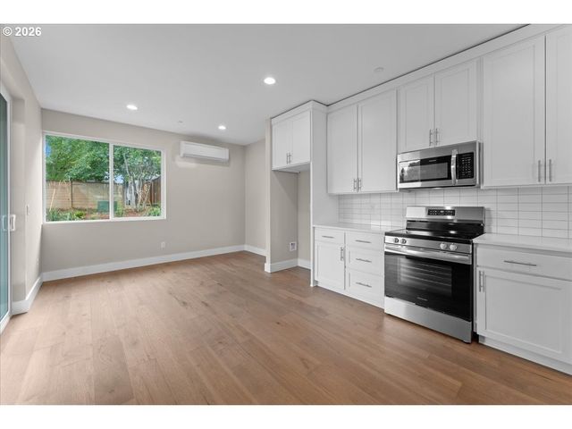 9818 Sw 34th Pl, Portland, OR 97219