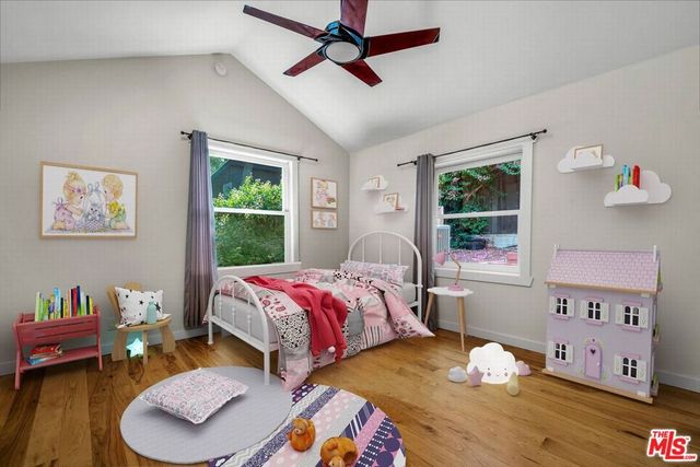 8621 Lookout Mountain Avenue, Los Angeles, CA 90046