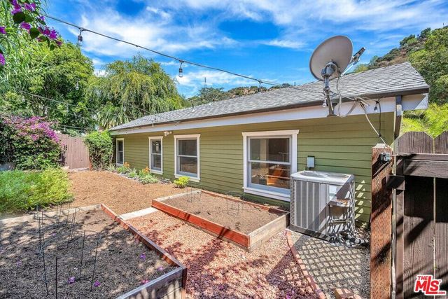 8621 Lookout Mountain Avenue, Los Angeles, CA 90046