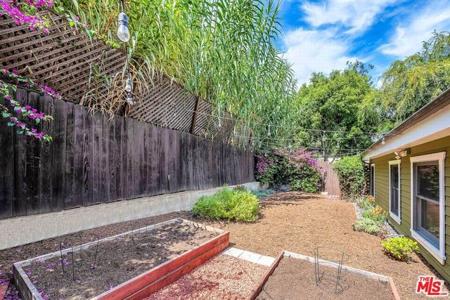 8621 Lookout Mountain Avenue, Los Angeles, CA 90046