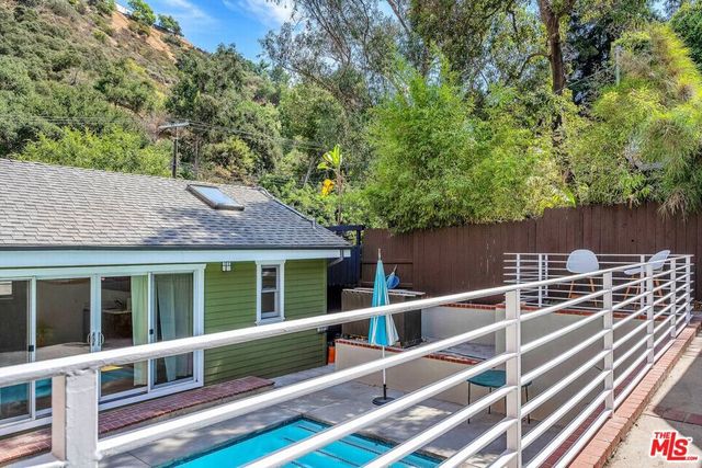 8621 Lookout Mountain Avenue, Los Angeles, CA 90046