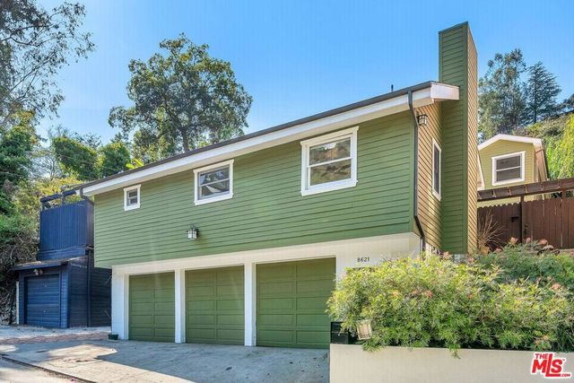 8621 Lookout Mountain Avenue, Los Angeles, CA 90046