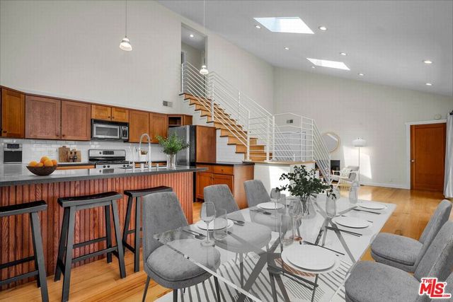 8621 Lookout Mountain Avenue, Los Angeles, CA 90046