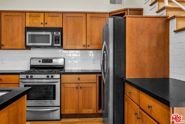 8621 Lookout Mountain Avenue, Los Angeles, CA 90046