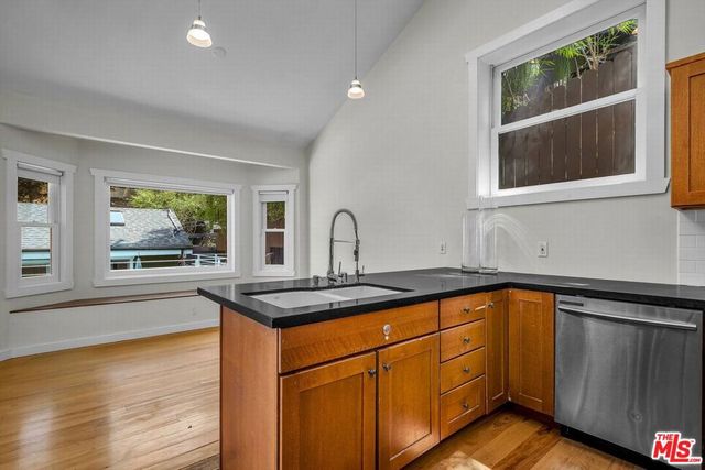 8621 Lookout Mountain Avenue, Los Angeles, CA 90046