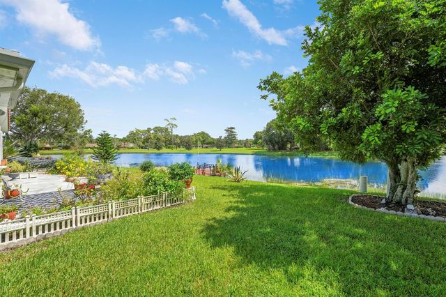 8421 Bonita Isle Drive, Lake Worth, FL 33467