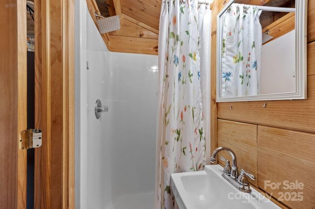 2978 NC 9 Highway, Black Mountain, NC 28711