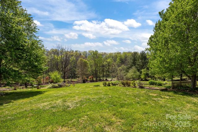 2978 NC 9 Highway, Black Mountain, NC 28711